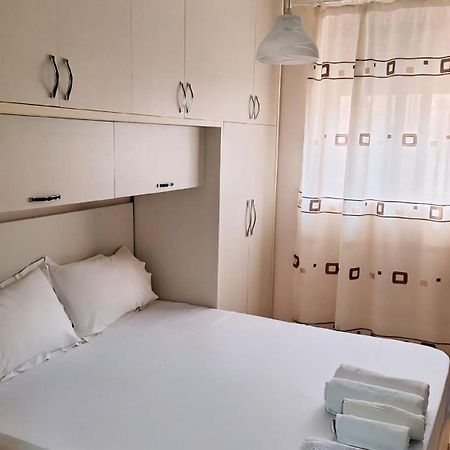 Promenade Apartment In City Centre 베라트 외부 사진