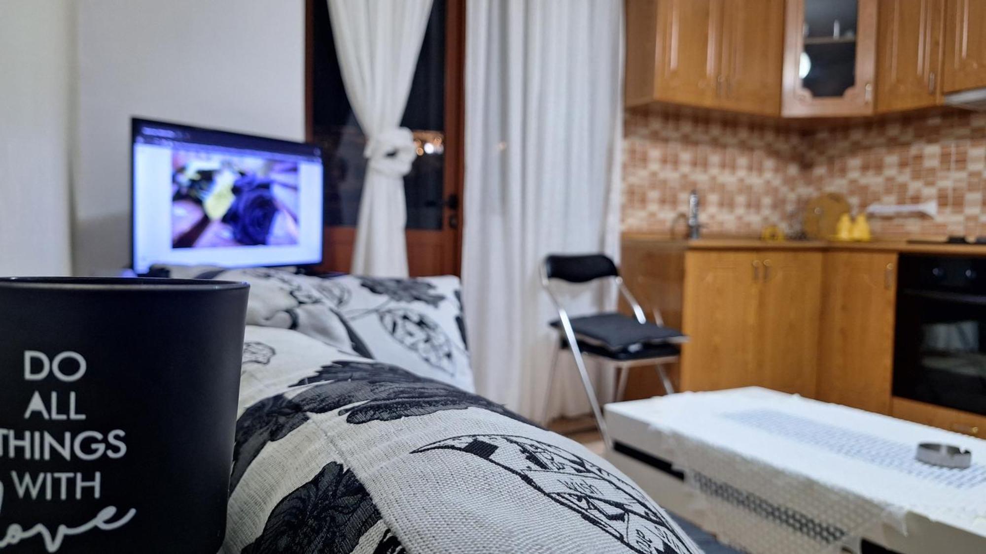 Promenade Apartment In City Centre 베라트 외부 사진
