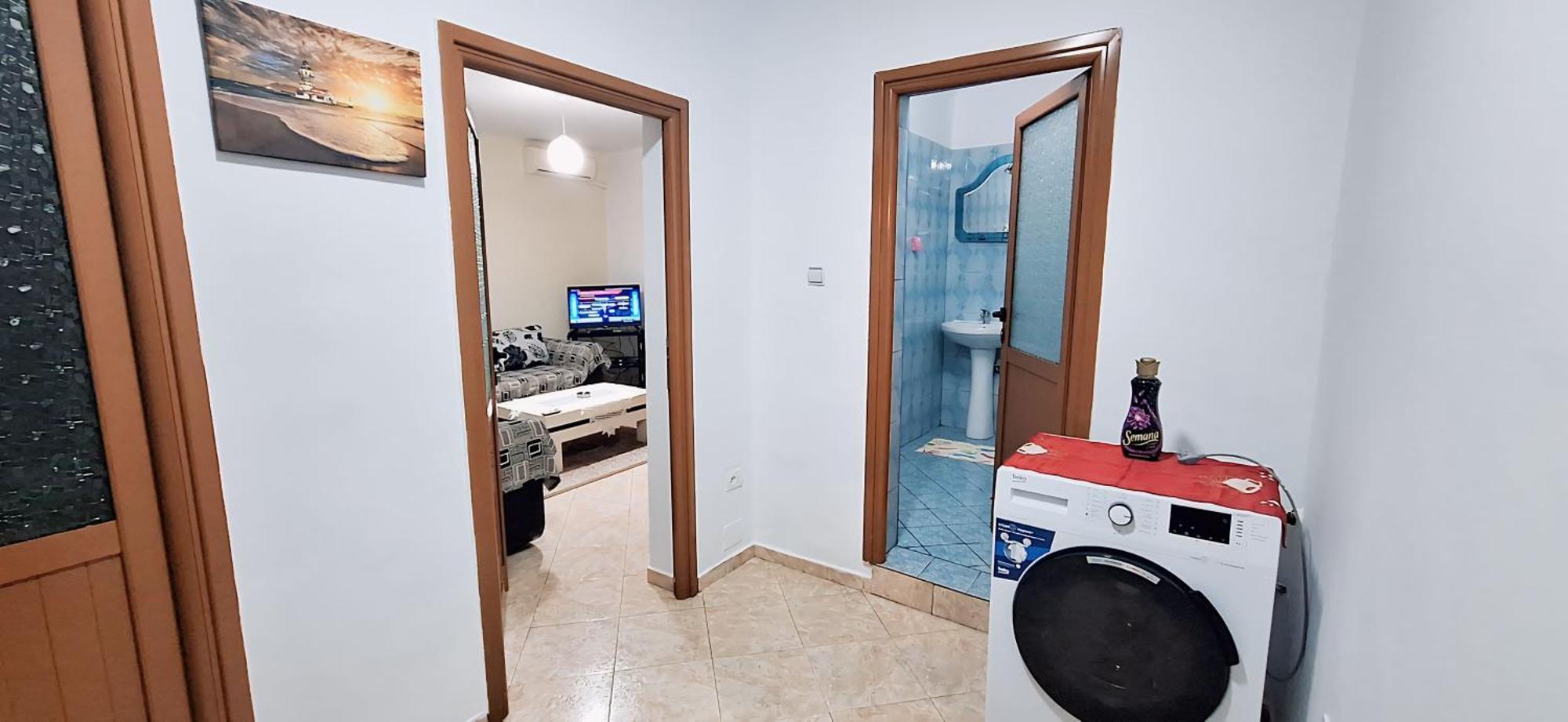Promenade Apartment In City Centre 베라트 외부 사진