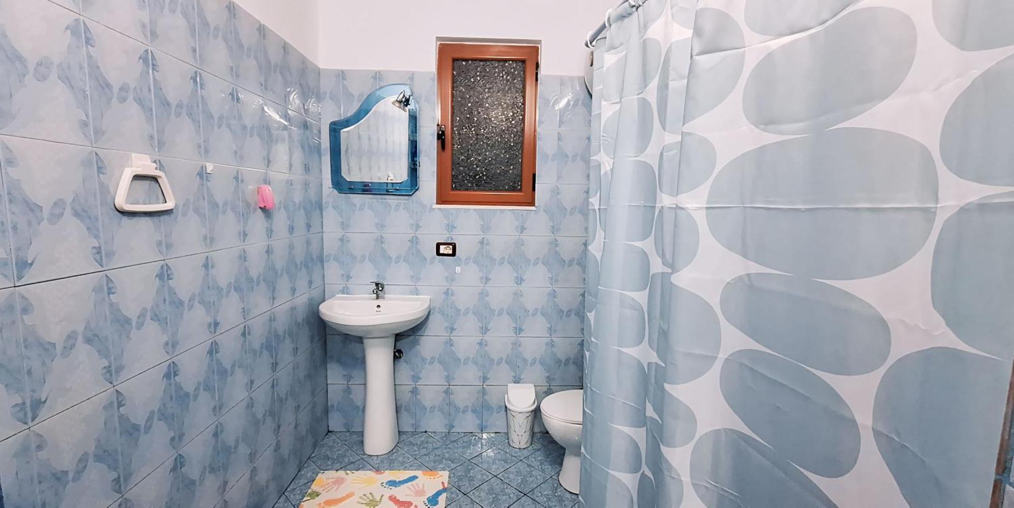 Promenade Apartment In City Centre 베라트 외부 사진