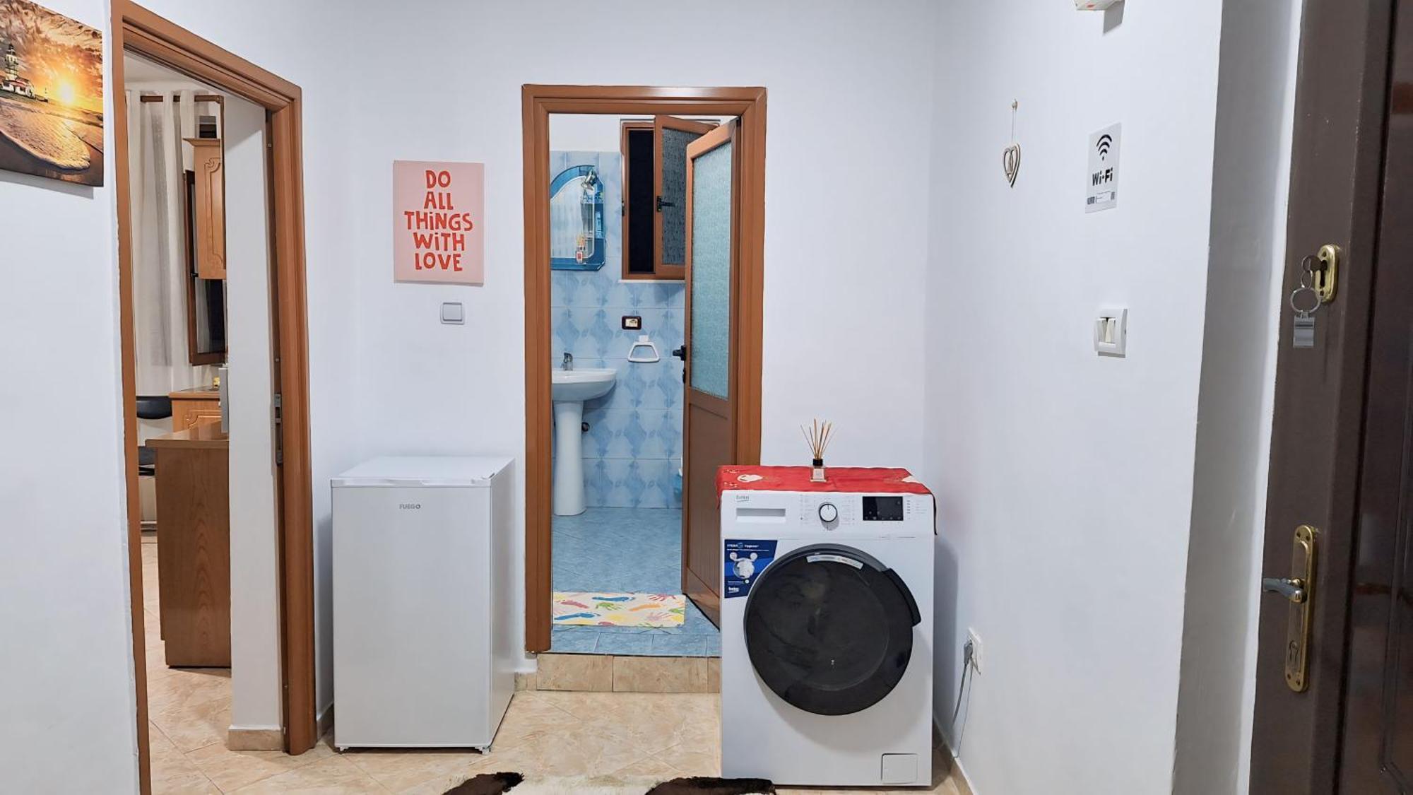 Promenade Apartment In City Centre 베라트 외부 사진